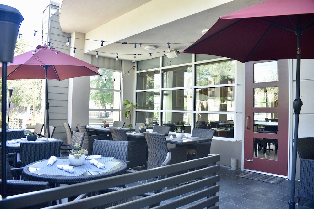 Holiday Inn Windsor Wine Country by IHG - photo 17
