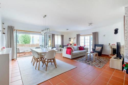 Apartamento T3 Praia D'el Rey — 4-Star Luxury Hotel in Obidos, Portugal