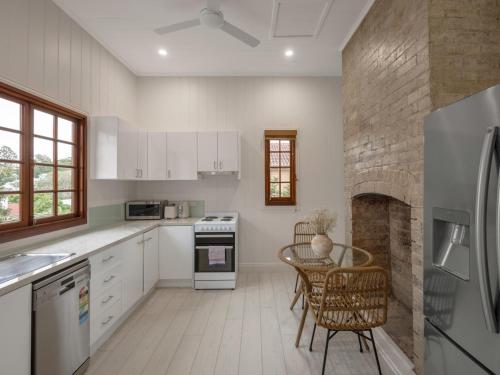 Charming 3BR Inner City Haven Highgate Hill — Brisbane — photo 3