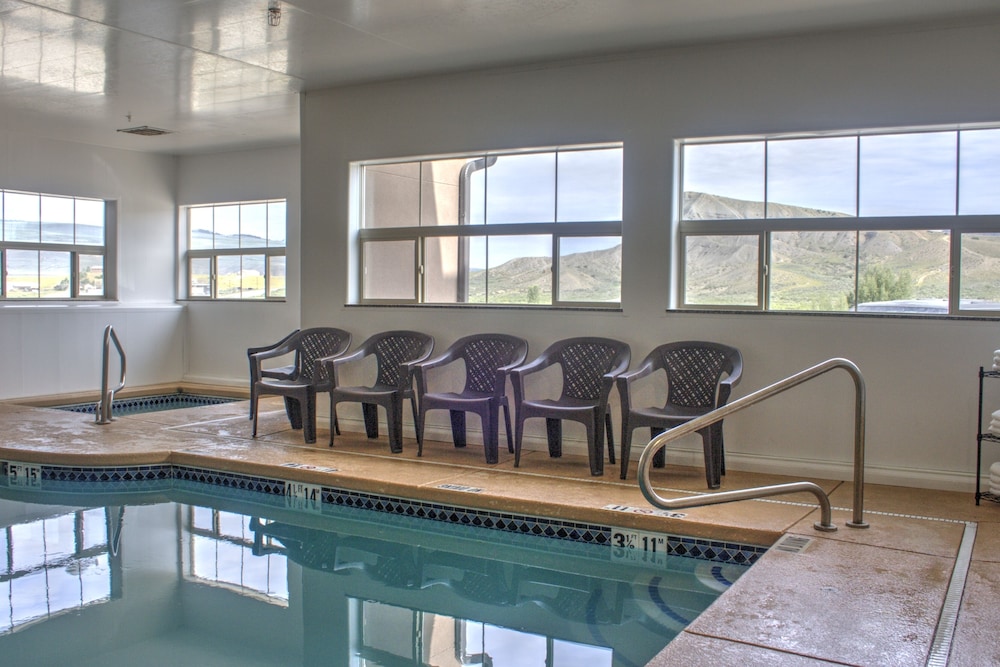 Allington Inn & Suites - photo 17