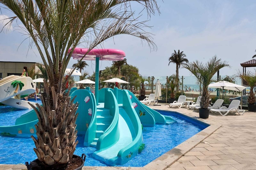 Aparthotel Ella Alezzi in Navodari, Romania