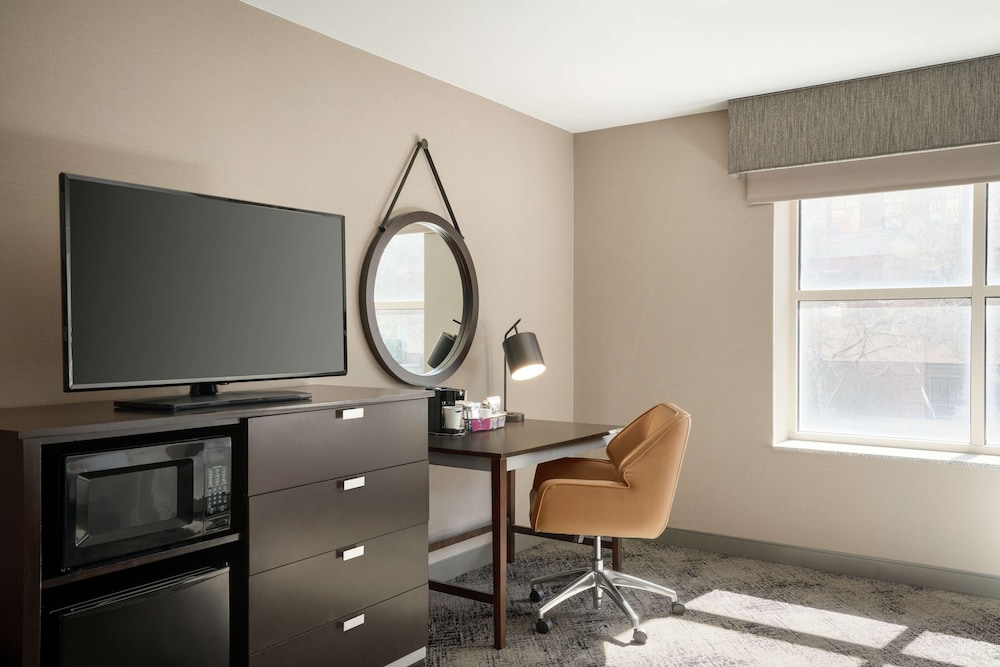Hampton Inn Portland Downtown Waterfront - photo 20