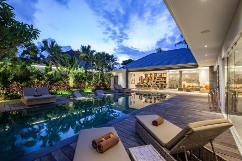 Chill out in a luxurious 4 BR villa Seminyak — 4-Star Luxury Hotel in Seminyak, Indonesia