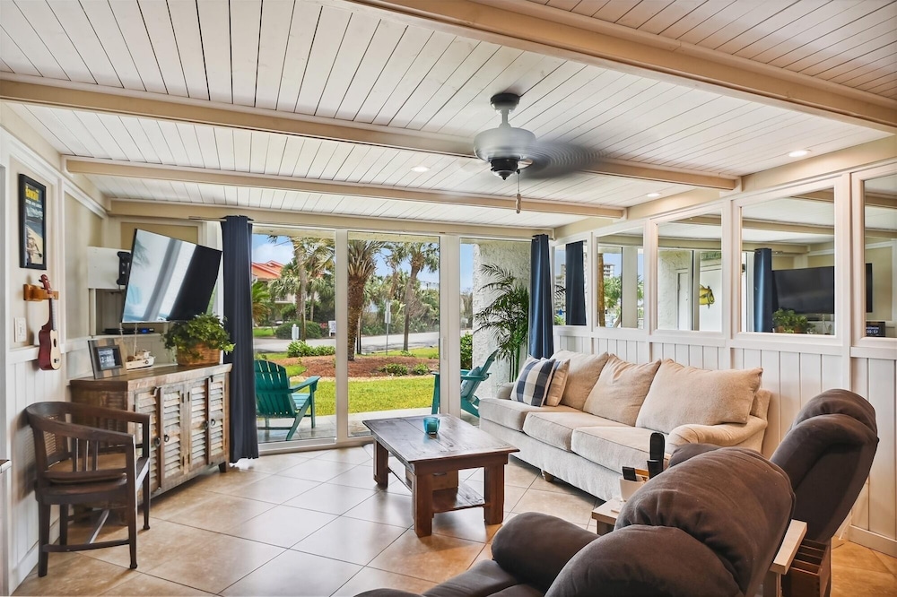 Dolphin Point 104b 2 Bedroom Condo by RedAwning Destin — 4-Star Luxury Hotel in Destin, United States