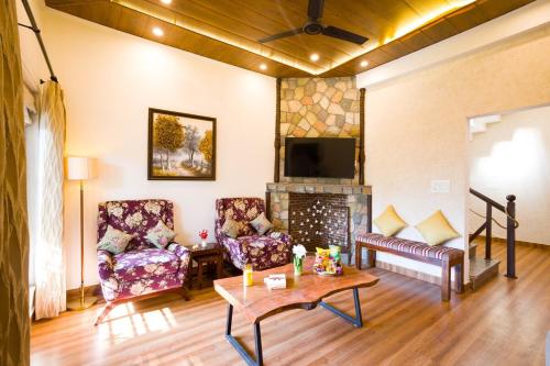 Rahta Villa3 BHK Retreat with Picturesque Balcony & Patio — hotel in Rajpur