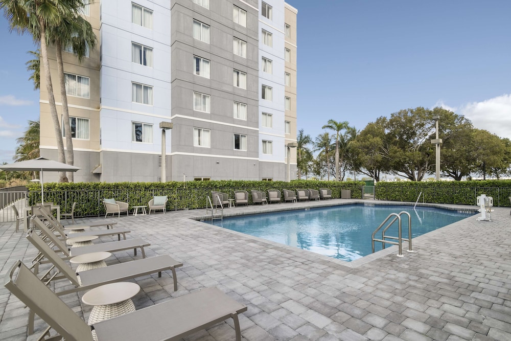 Homewood Suites Miami Airport Blue Lagoon - photo 37