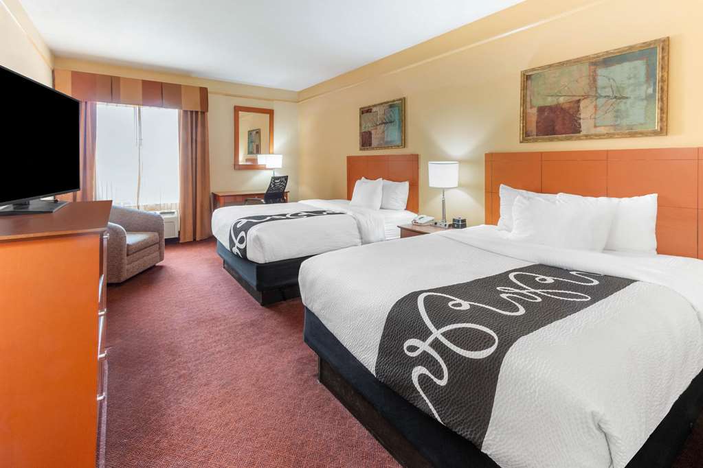 La Quinta Inn & Suites by Wyndham Hobbs - photo 14