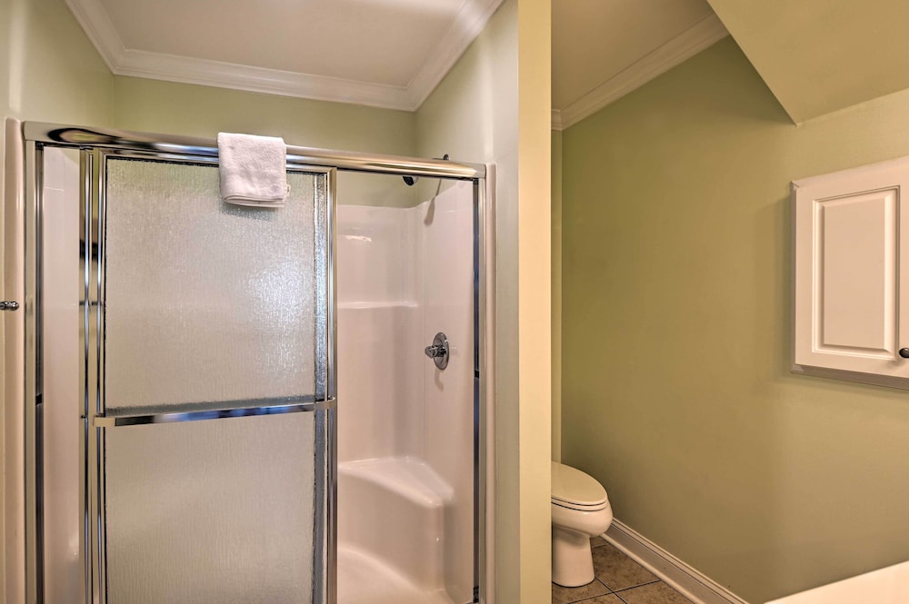 Spacious Family Retreat with Resort Amenities - photo 9