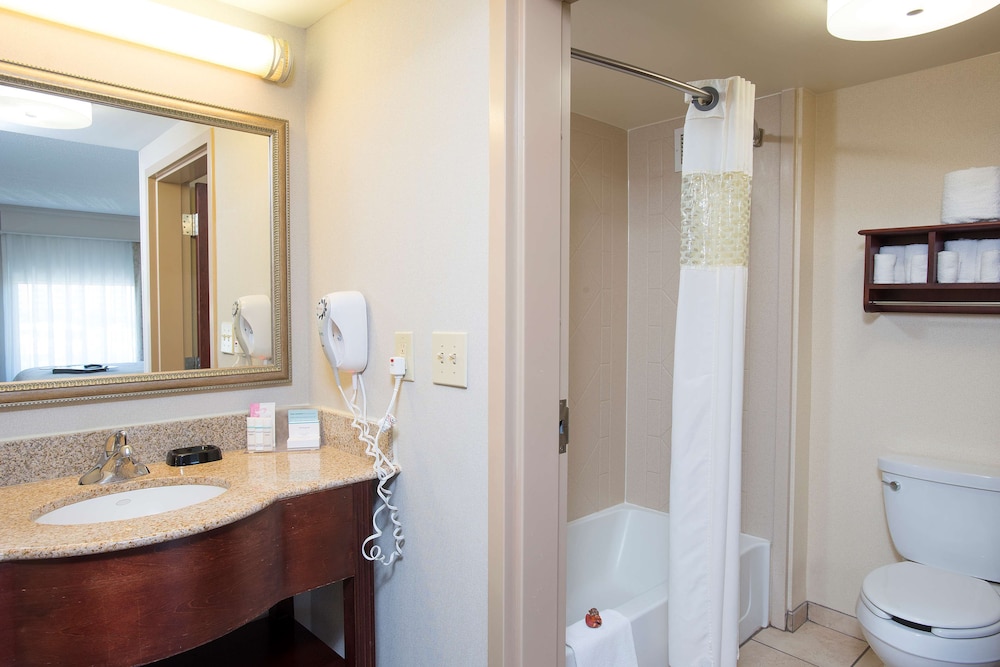 Hampton Inn & Suites Cincinnati Union Center - photo 34