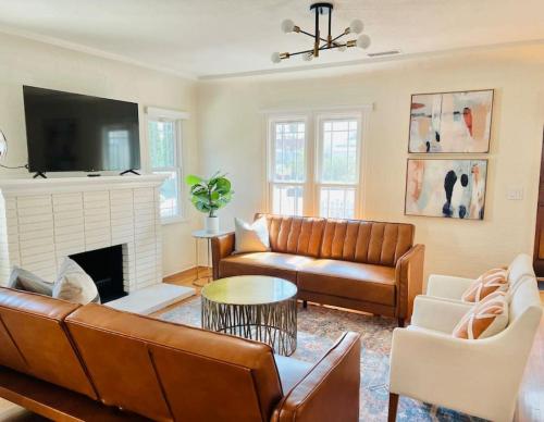 Elegant 3Br Home with AC Parking & Close 2 Everything — 4-Star Luxury Hotel in San Diego, United States