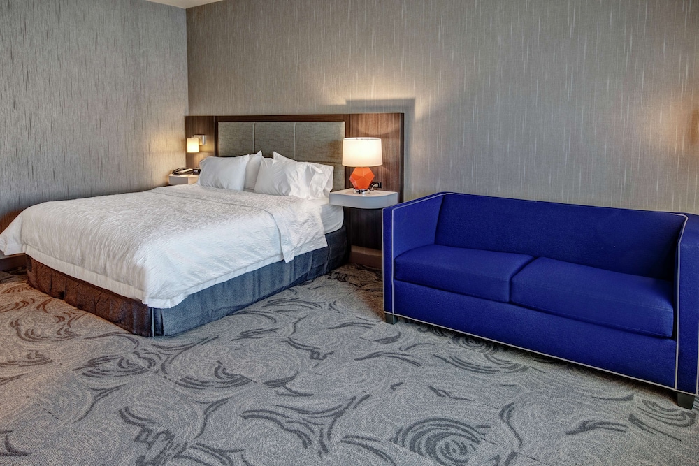 Hampton Inn Fresno Airport - photo 16