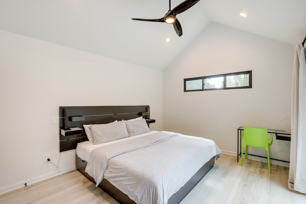 Brevard Retreat: Fireplace Deck & Screened Porch in Brevard, United States