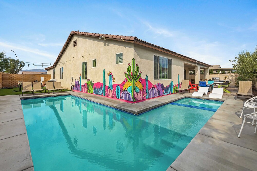Kaleidoscope by AvantStay Colorful Escape Pool in Indio, United States