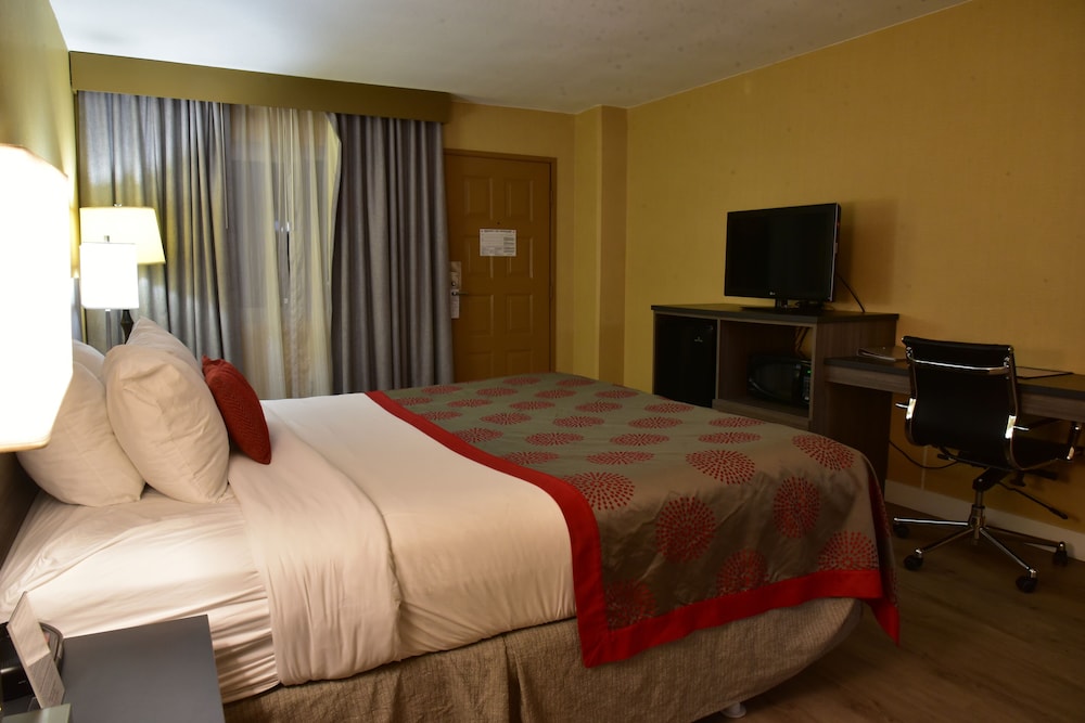 Ramada by Wyndham San Diego National City - photo 25