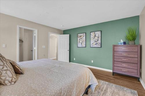 King bed in Master Suite