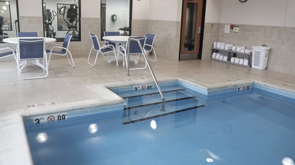 Holiday Inn Express & Suites Morton Peoria Area by IHG - photo 37