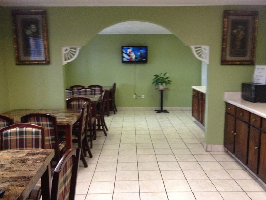 Knights Inn Memphis - photo 10