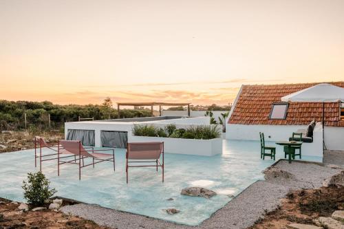 Nature Retreat with Heated Pool Hot Tub BBQ and Amazing Views in Sesimbra, Portugal