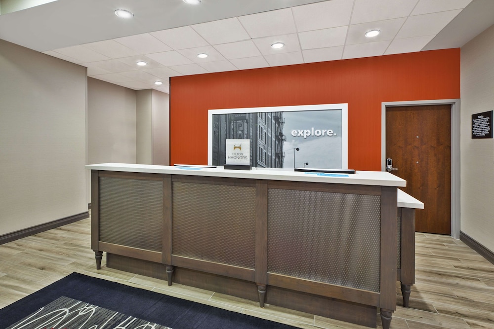 Hampton Inn by Hilton Detroit Dearborn - photo 5