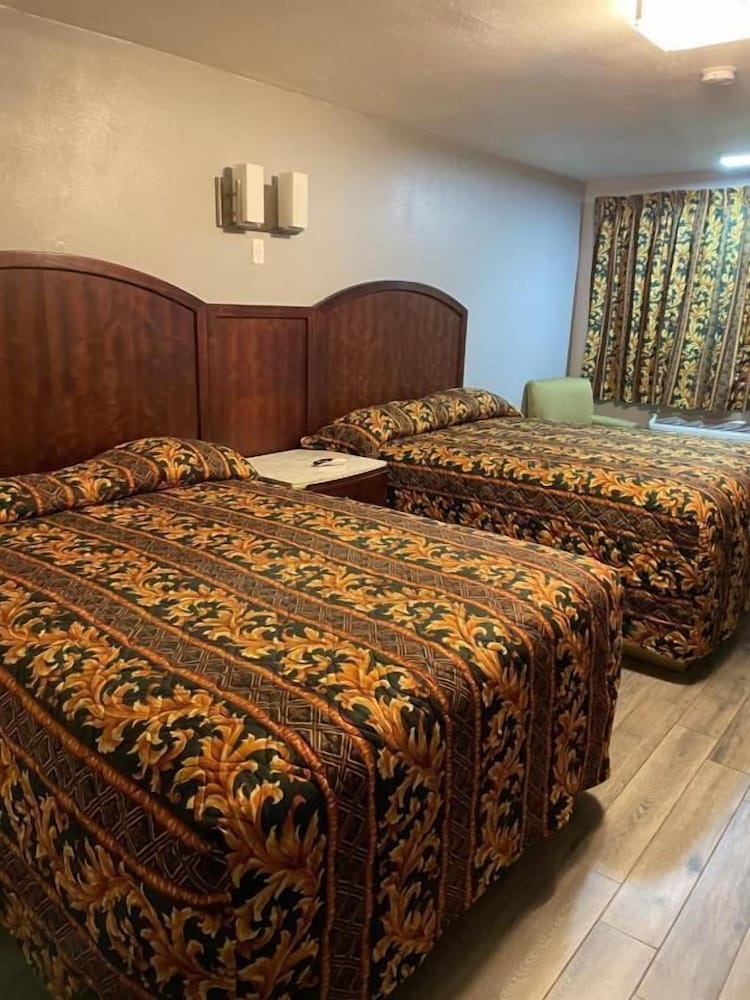 Regency Inn Norco - photo 6