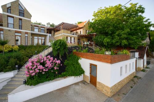 Edelin Cottage — 4-Star Luxury Hotel in Edeleny, Hungary