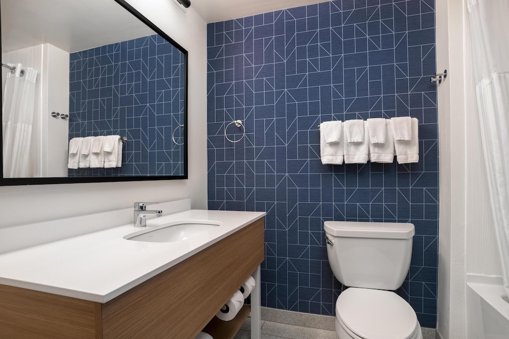 Spark by Hilton Rahway - photo 48