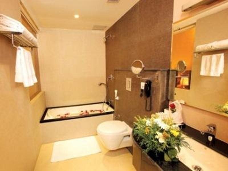 Hotel Wyte Portico in Kollam, India