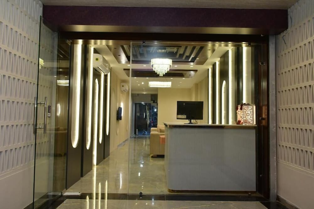 Travinities Hotel Avni Palace — Ujjain