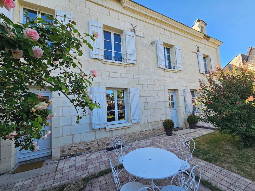 Au Pied Du Lavoir — hotel in Gennes