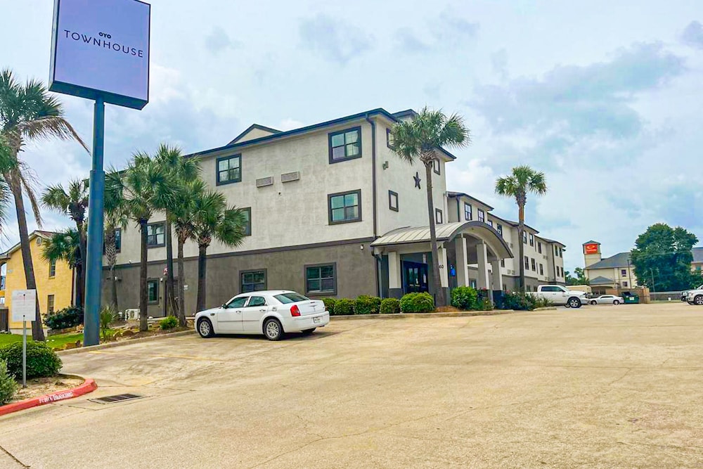 OYO Townhouse Beaumont Medical Center Area - featured photo