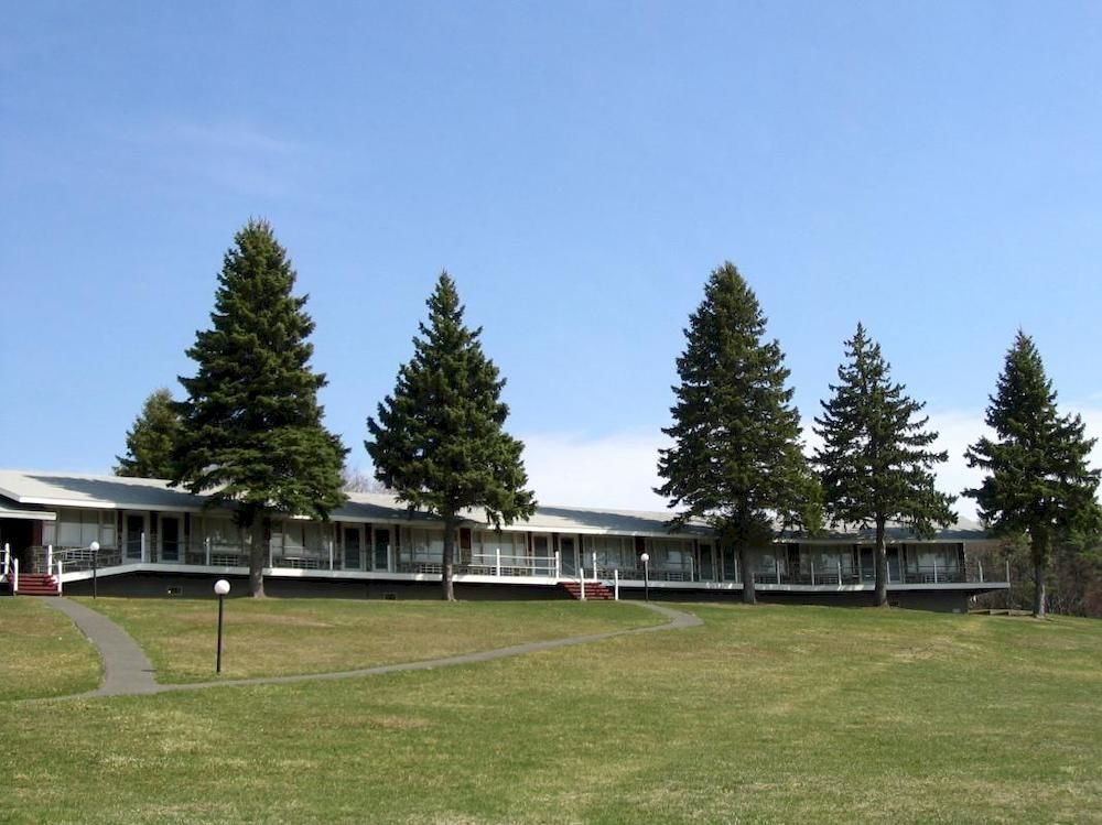 Sunny Hill Resort & Golf Course in Greenville, United States