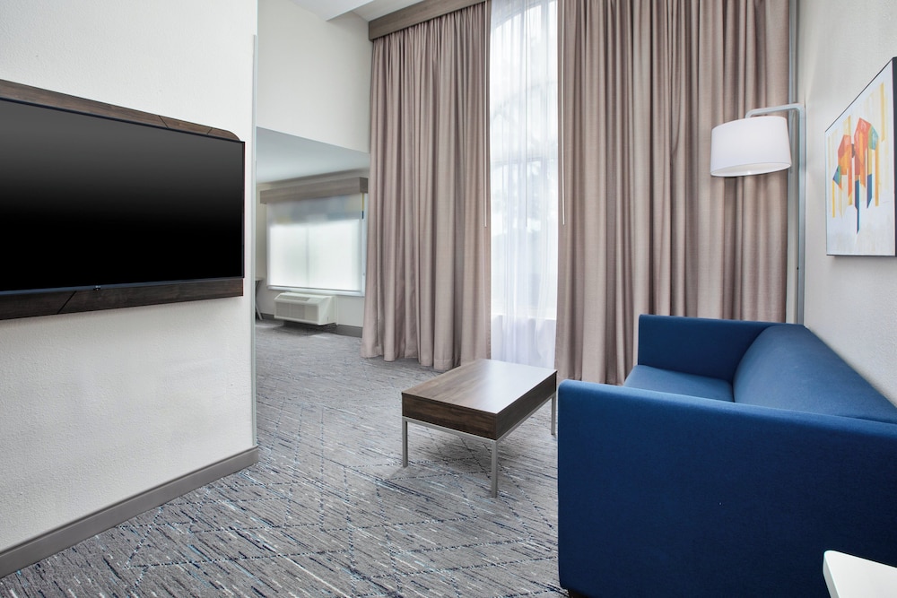 Holiday Inn Express & Suites W. Monroe by IHG - photo 16