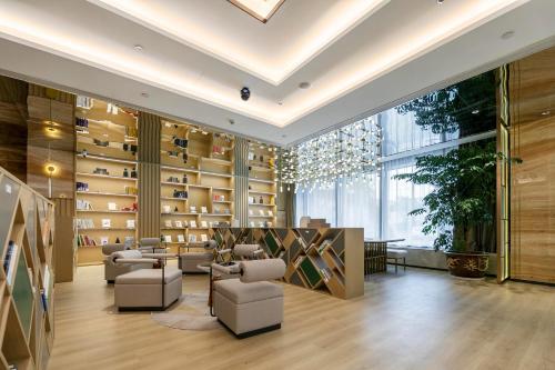 Atour Hotel Huaihua High Speed South Railway Station in Huaihua, People's Republic of China