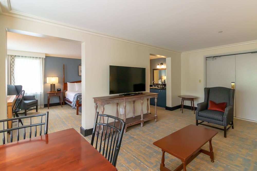 Williamsburg Lodge Autograph Collection - photo 29