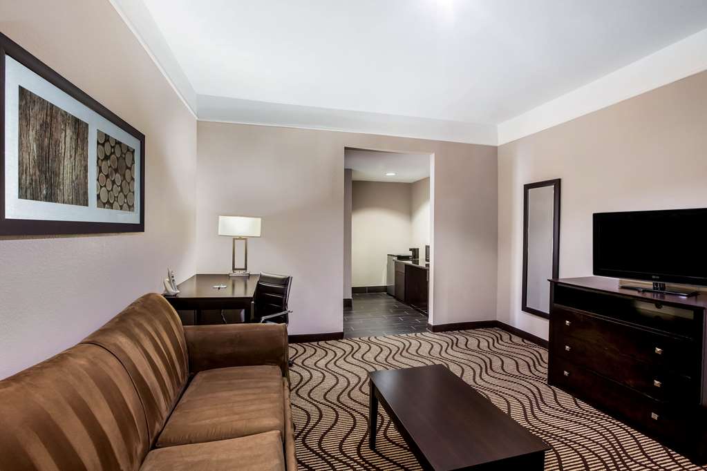 La Quinta Inn & Suites by Wyndham Pasadena - photo 26