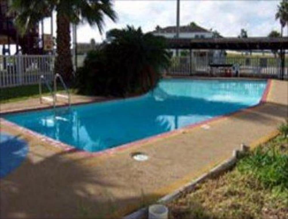 Knights Inn Corpus Christi at North Beach - photo 11