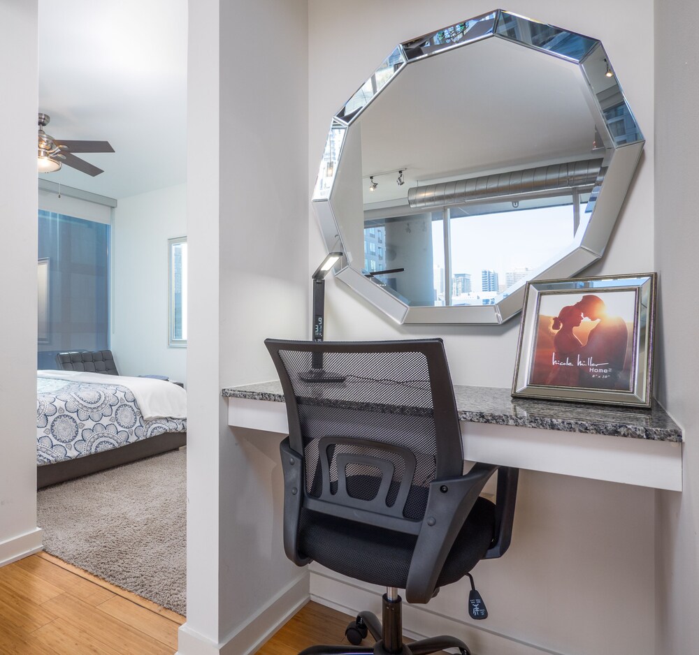 Furnished Suites in the Heart of River North - photo 11