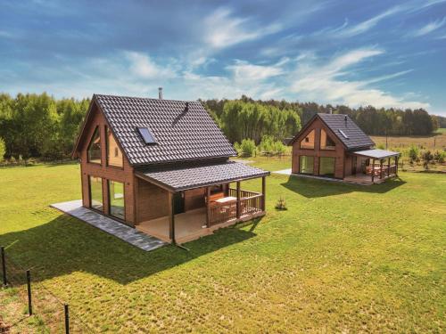 Rumiane Chatki Domki z Jacuzzi i Basenem — hotel in Rybno