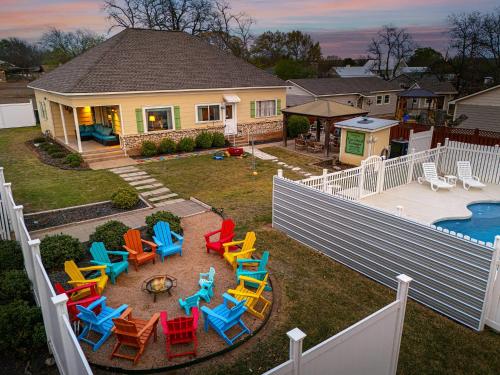 Uncorked Cottage Hot Tub & Heated Pool — 4-Star Luxury Hotel in Fredericksburg, United States