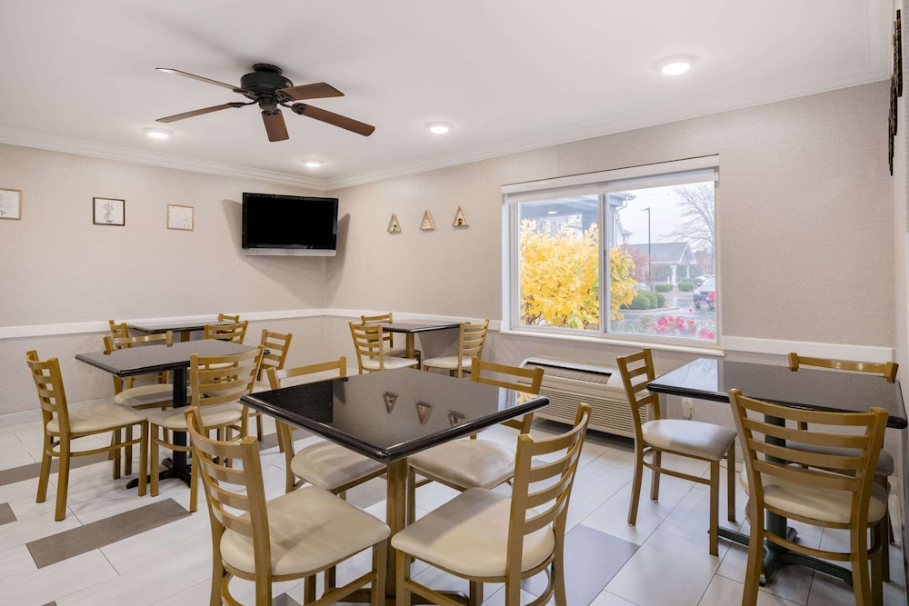Baymont by Wyndham Gurnee - photo 30