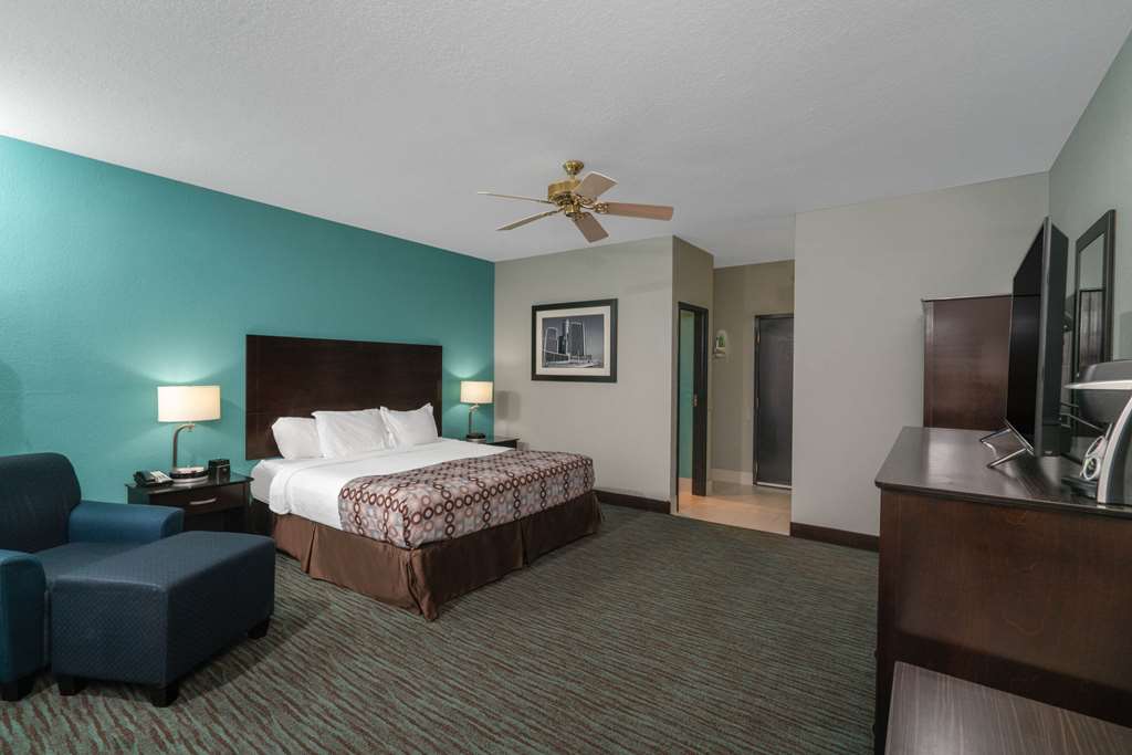 La Quinta Inn & Suites by Wyndham Knoxville East - photo 20