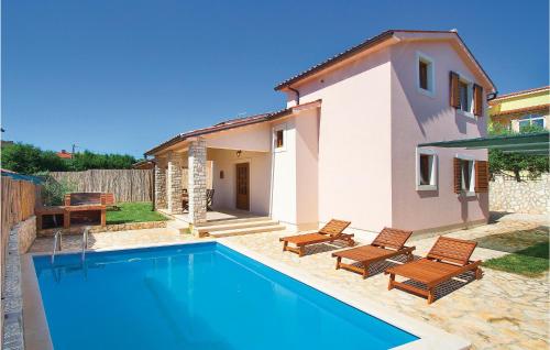 2 Bedroom Cozy Home In Liznjan — 4-Star Luxury Hotel in Liznjan, Croatia