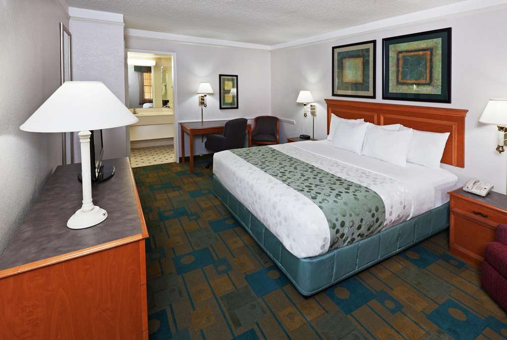 La Quinta Inn by Wyndham Austin Oltorf - photo 18
