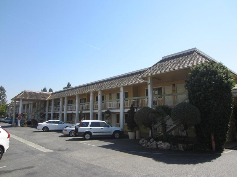 Caravelle Inn Suites - photo 30