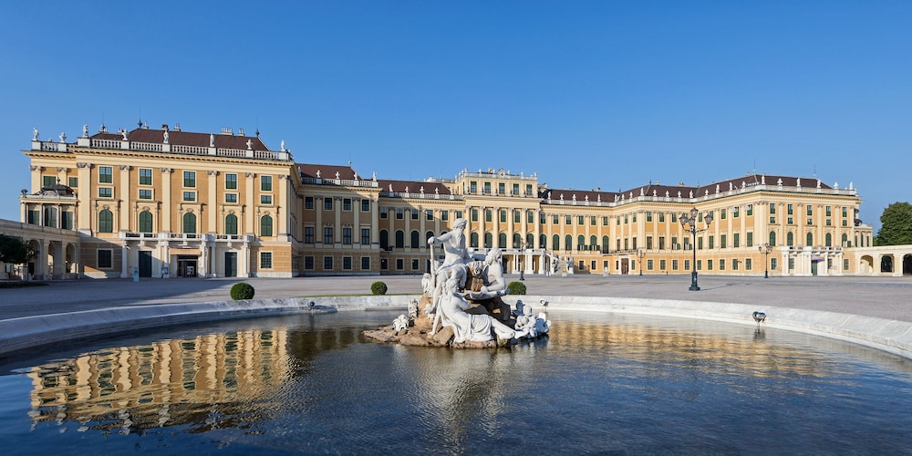 Schloß Schönbrunn Grand Suite — 4-Star Luxury Hotel in Vienna, Austria