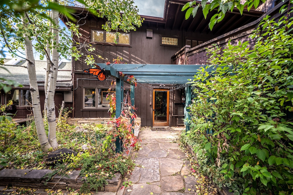 Highland Haven Creekside Inn - photo 196