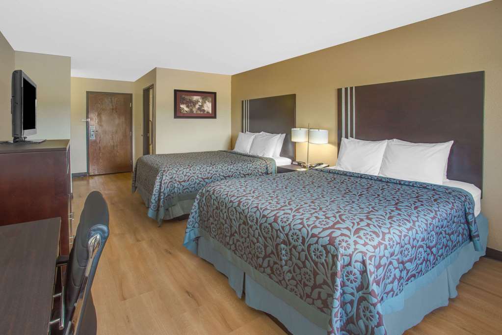 Days Inn by Wyndham Le Roy Bloomington Southeast - featured photo