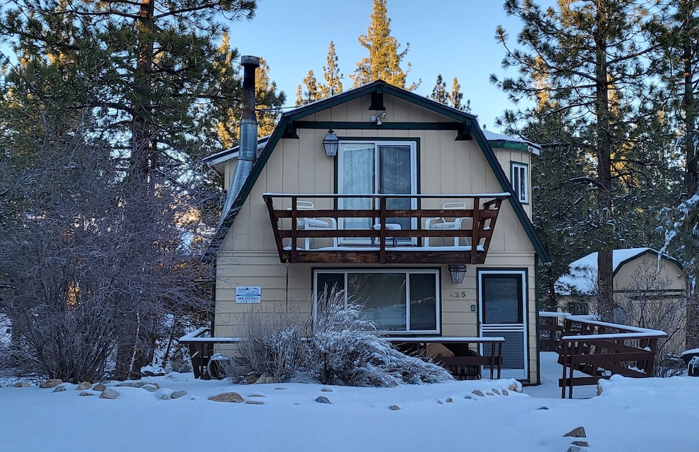 Cardinal Ridge - carbon neutral hotel in Big Bear City