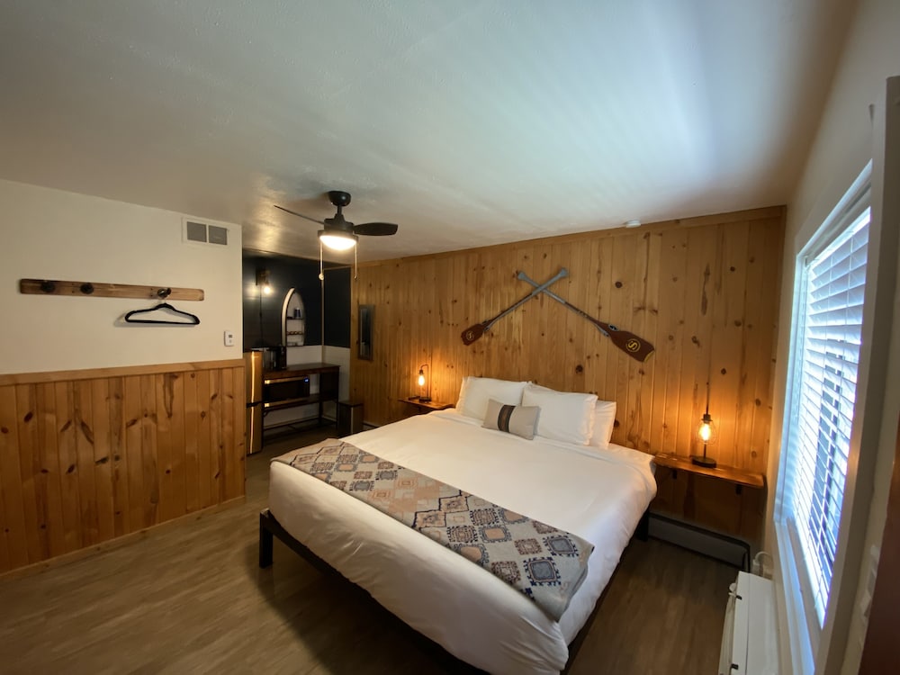 Columbia Point Resort - photo 13