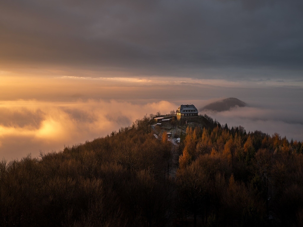Hochwaldbaude - carbon neutral hotel in Kurort Oybin